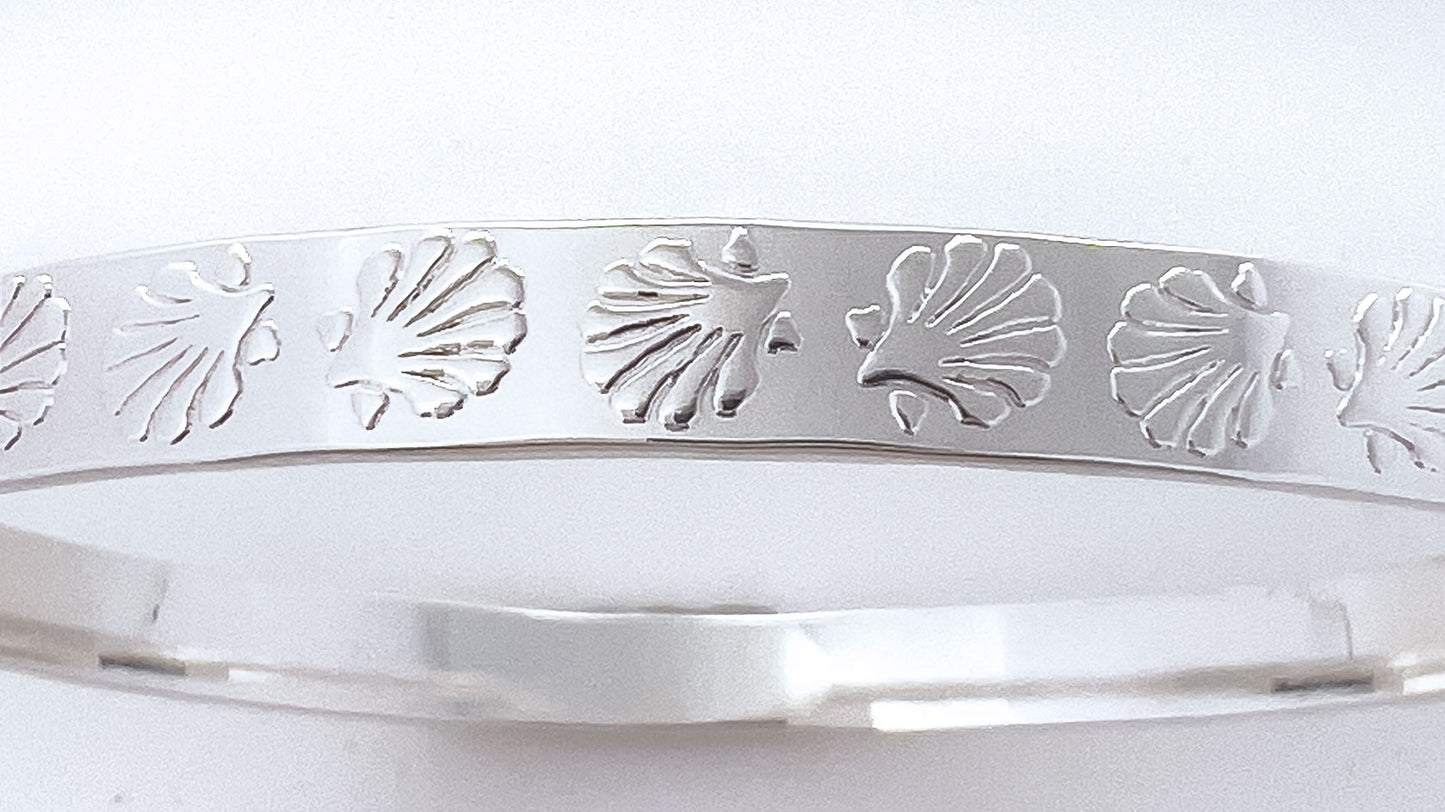 Shell Silver Bangle